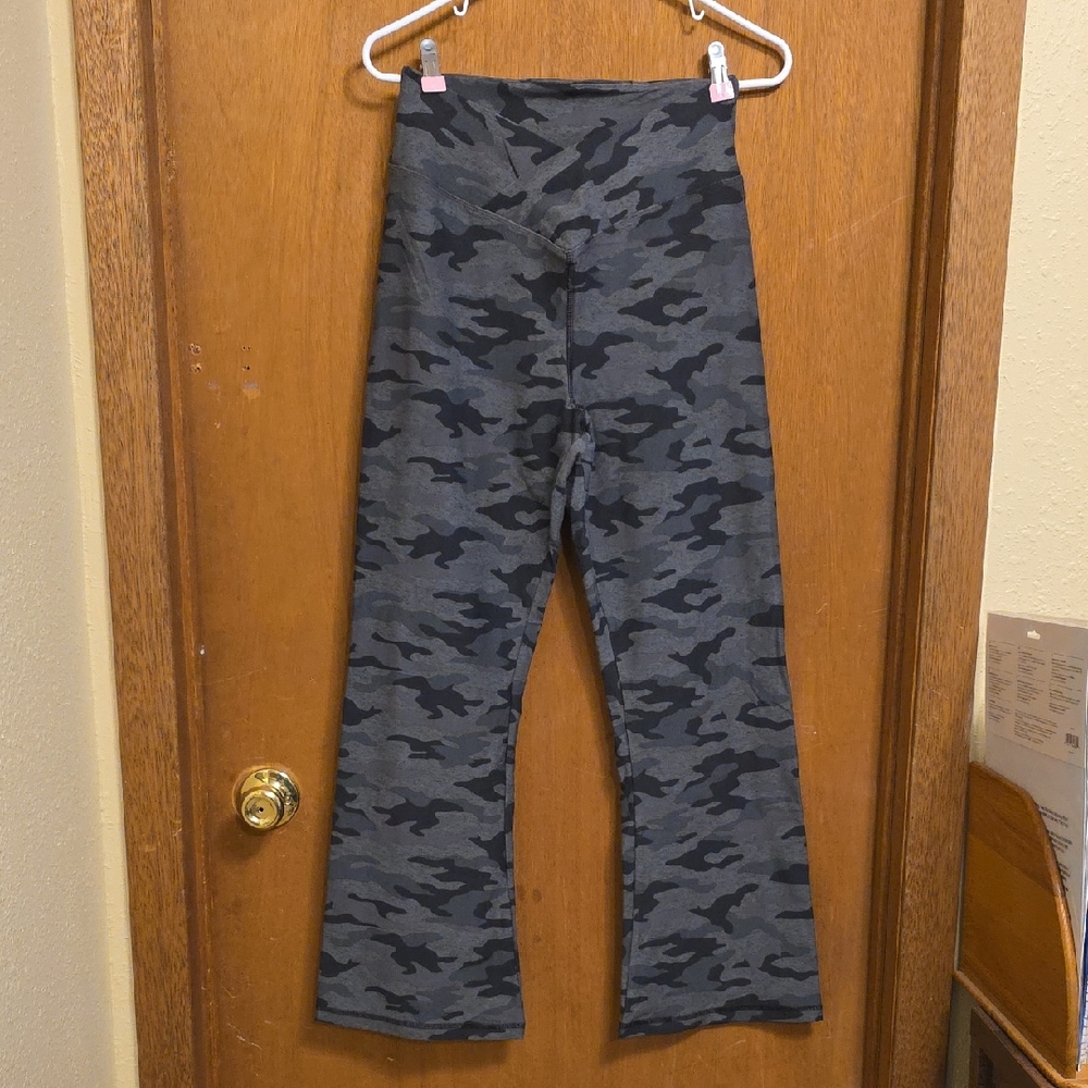 PINK Victoria's Secret Gray Camo Womens Leggings